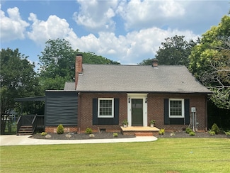 1003 S Walnut St, Seneca, SC 29678