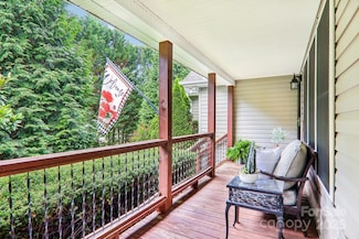 33 Warlick Rd, Mills River, NC 28759