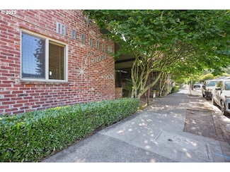908 SW Gaines St Unit 31, Portland, OR 97239