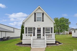 716 10th St, de Witt, IA 52742