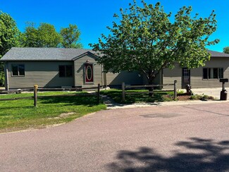 706 W 10th St, Woonsocket, SD 57385