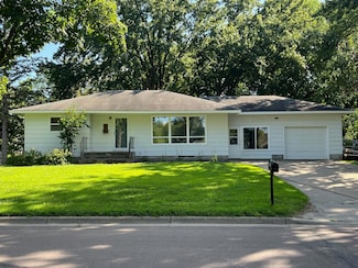 520 E 5th St, Litchfield, MN 55355