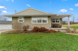 462 Elizabeth St, Hubbard, OH 44425