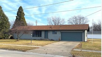 540 NW Poplar Ave, Earlham, IA 50072