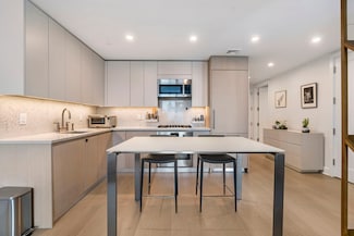 526 Union Ave Unit 508, Brooklyn, NY 11211
