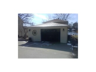 35 Dockside Dr, Blue Springs, MO 64015
