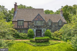 328 Sugartown Rd, Devon, PA 19333