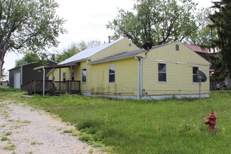519 S James St, Goodland, IN 47948