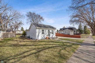 1334 14th St S, Fargo, ND 58103