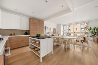 337 E 62nd St Unit TWNHSE1A, New York, NY 10065