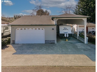5 Creek Ln, Lakeside, OR 97449