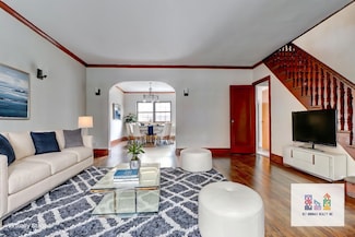 48-42 64th St, Flushing, NY 11377