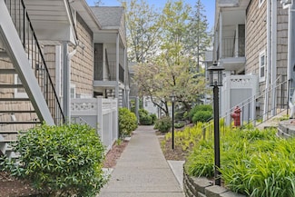 130 N Kensico Ave Unit 14, White Plains, NY 10604