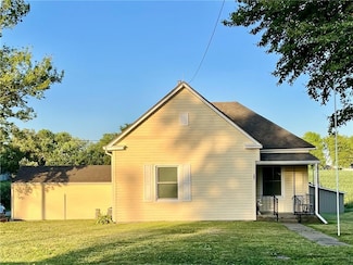 401 S Lafayette St, Corder, MO 64021