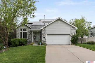 7432 Grand Oaks Dr, Lincoln, NE 68516