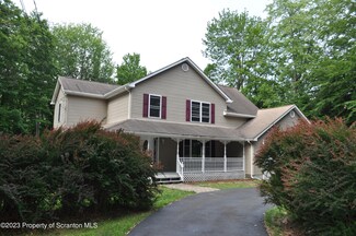 424 Stillwater Dr, Pocono Summit, PA 18346