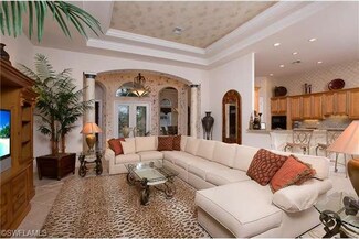 5051 Cerromar Dr, Naples, FL 34112