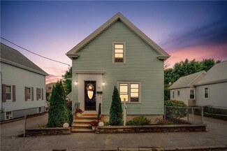 44 Catherine St, Bristol, RI 02809
