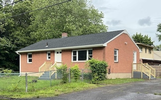 8 Peacock Dr, Meriden, CT 06451