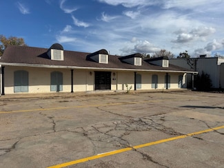 922 Hwy 82 W, Greenwood, MS 38930