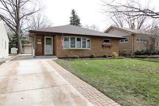 15 N Kenilworth Ave, Mount Prospect, IL 60056