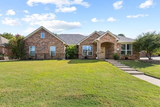 2914 Village Cir, Denison, TX 75020