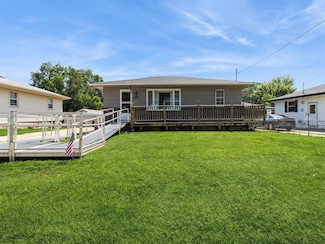 2409 E 41st Ct, Des Moines, IA 50317