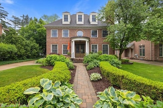 364 Chesterfield Ave, Birmingham, MI 48009