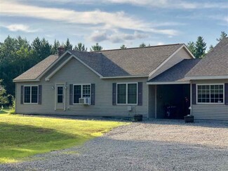968 Northside Rd, Stark, NH 03582