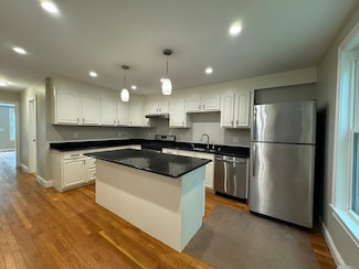 417 Auburn St Unit 1R, Auburndale, MA 02466