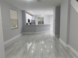 619 Castle Dr, Palm Beach Gardens, FL 33410