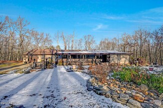 105 Hunters Ln, Dingmans Ferry, PA 18328