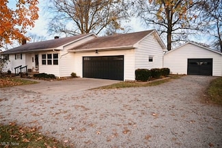 559 Dalton Fox Lake Rd, Dalton, OH 44618