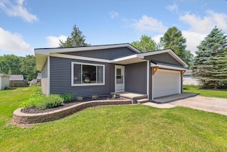 4776 Joan Ln, Pinckney, MI 48169