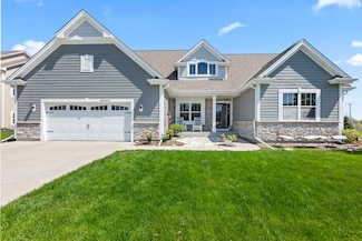 N28W24340 Single Tree Ct, Pewaukee, WI 53072