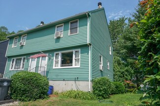 61 Acorn St, Haverhill, MA 01832