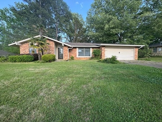 210 Swan Lake Dr, Jackson, MS 39212