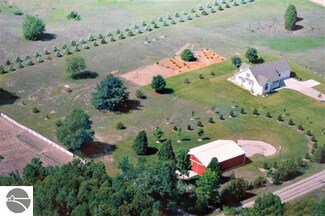 10800 E Johnson Rd, Northport, MI 49670
