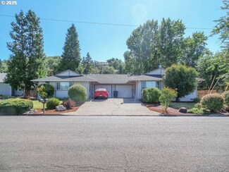 2363 NE Kerr St, Roseburg, OR 97470