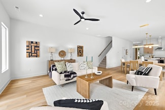 2413 Pruitt St, Charlotte, NC 28208