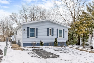 11 Short Oaks Ct, Manalapan, NJ 07726