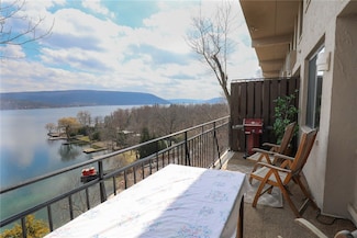 7 Cliffside Dr, Canandaigua, NY 14424