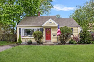 83 Myrtle Ave, Warwick, RI 02886