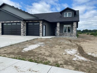 2916 Peach Tree Dr, Bismarck, ND 58504