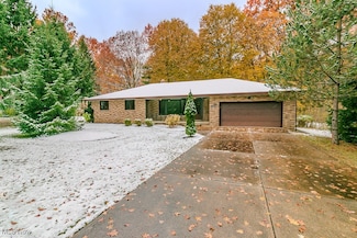 2784 Oak St, Willoughby Hills, OH 44094