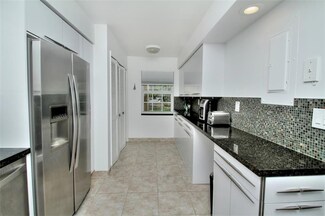 3175 NE 48th Ct Unit 204, Lighthouse Point, FL 33064