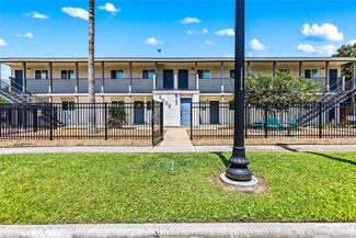 2002 27th St Unit 8, Galveston, TX 77550