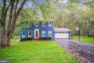 12108 Westwood Hills Dr, Herndon, VA 20171