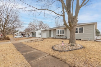 307 N Francis St, Cedar Falls, IA 50613