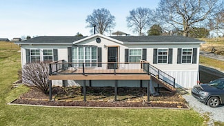 704 N Country Ln, Kodak, TN 37764